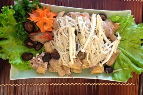 Chế Biến Chim Trĩ Hầm Với Nấm Và Quả Ôliu
